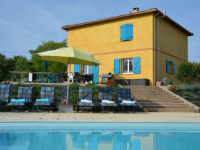  Spacious villa in Piquecos with private pool  Пикеко